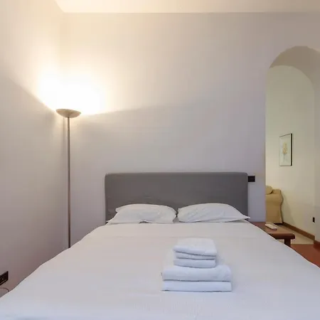 Xenia - 2 In Via Paolo Frisi 8 Appartement