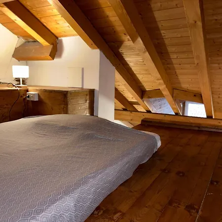 Navigli Art Apartment- M2 Porta Genova شقة *