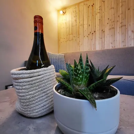 Zona Navigli Design Loft , Proiettore Schermo 80