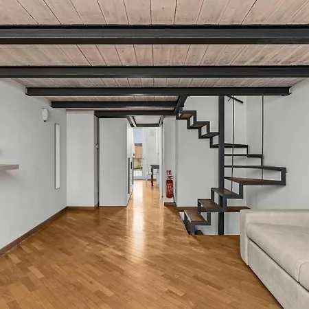 Apartman Elegant Loft Con Giardino In Citta - Scooter Park