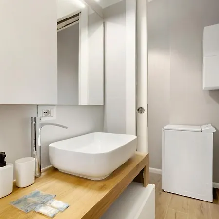 Lejlighed Modern With Wi-fi & Ac 15 Min To Duomo