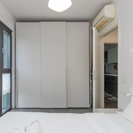 Xenia - 2 In Via Ampola 5 * Milánó