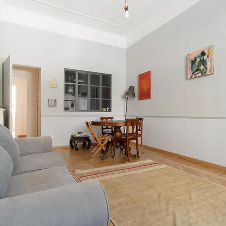 شقة Guesthost - Spacious X6 Steps From Mm4 ميلان