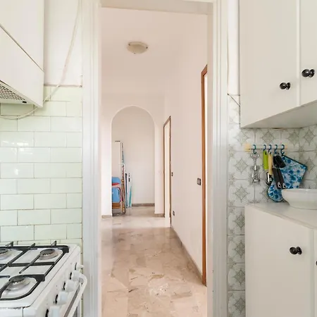 Appartamento Guesthost - Comfy Balcony Flat Steps From Navigli