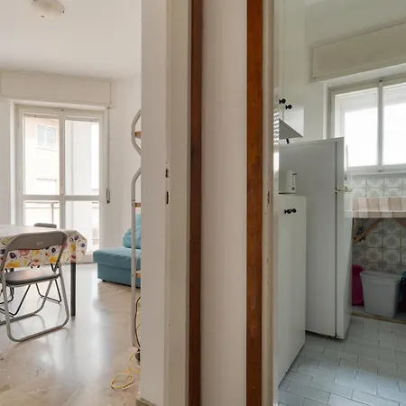 Appartamento Guesthost - Comfy Balcony Flat Steps From Navigli *