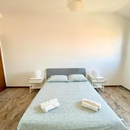 10 Minutes From The Cathedral- Metro 100 Meters Away Appartamento