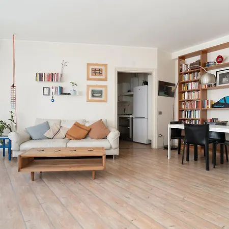Guesthost - Cozy Balcony Flat X2 Porta Garibaldi Apartamento *