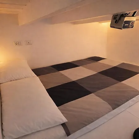 شقة Tiny Cinema Loft - Milan's Smallest
