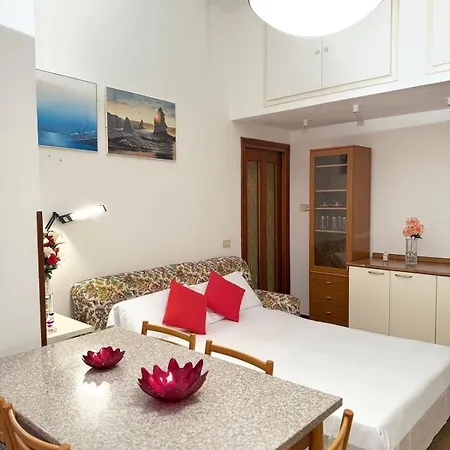 Classic House 15 Minutes From Duomo Appartement Milaan