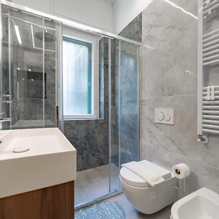 5 Min Car From Station, With 2 Bedrooms