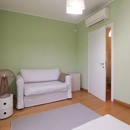 Isola Design Townhouse On 3 Levels, Terrace, Garage *