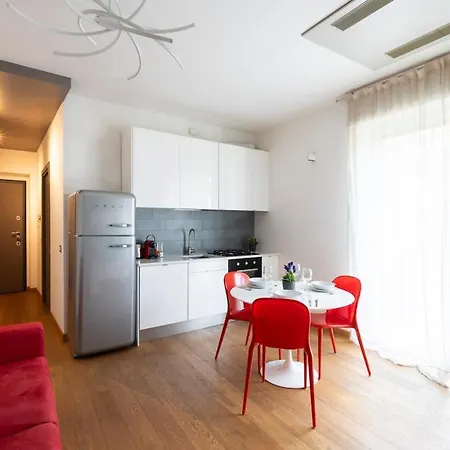 Red Elegance - Porta Venezia Milan