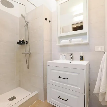Appartement Contempora - Charming Mansarda - Porta Venezia & Buenos Aires Milaan