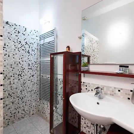 Isola - Porta Nuova- Elegant 1bdr With Balcony Διαμέρισμα *