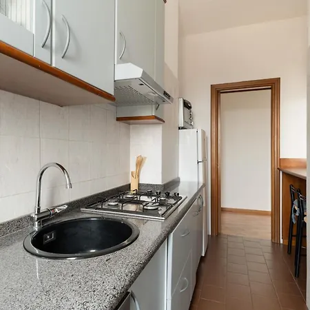 Guesthost - Comfy Balcony Flat Affori Mm3 شقة