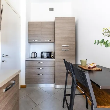 Apartman Duomo 15 Min Walk - Historic Center - 2 Bedrooms With Terrace