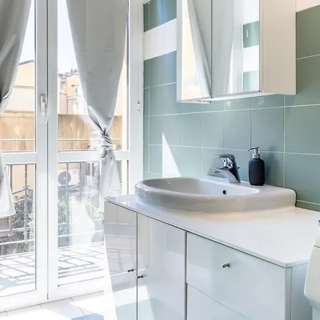 Duomo 15 Min Walk - Historic Center - 2 Bedrooms With Terrace Milánó