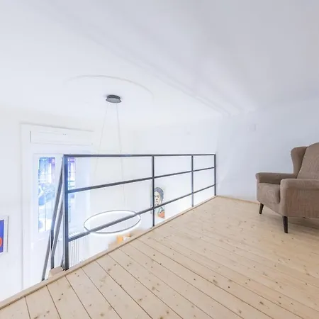 Bright 1bedroom With Workstation