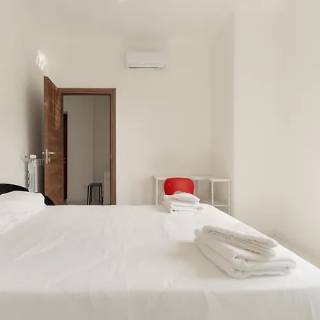 Guesthost - Cozy With Terrace Dergano * Milão
