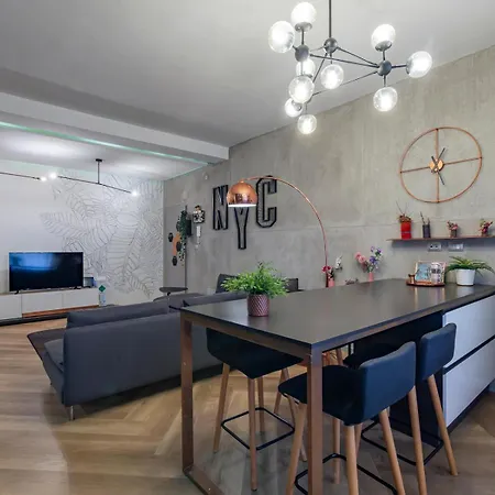 Xenia - Three-room In Via Laurana 5 아파트