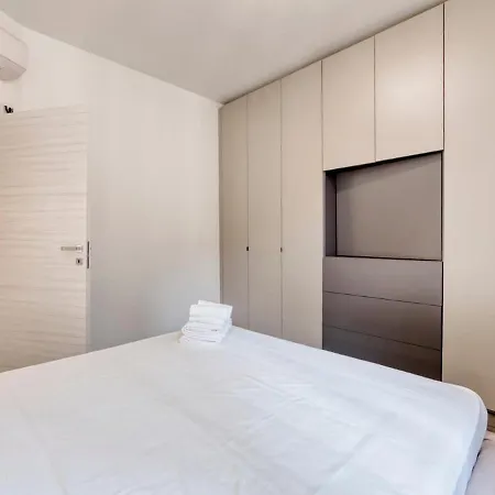 Apartmán Xenia - 2 In Via Luigi Galvani 15 *