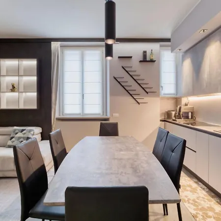 Xenia - 2 In Via Luigi Galvani 15 *