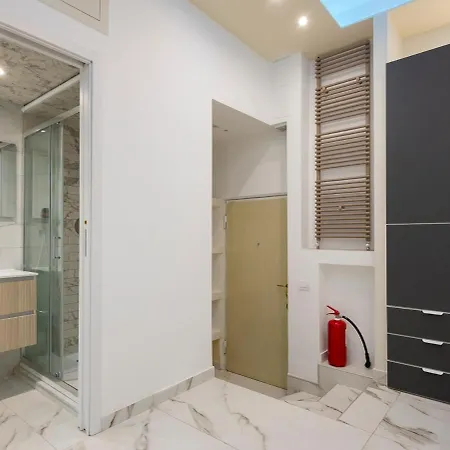 Xenia - At Viale Monte Ceneri 75 شقة
