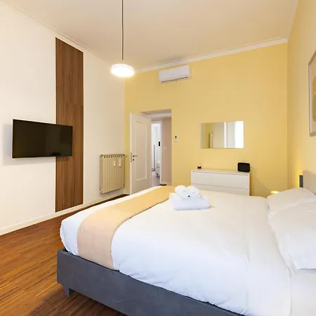 Spacious And Modern 3 Bedroom 2 Bathroom Apartament Mediolan