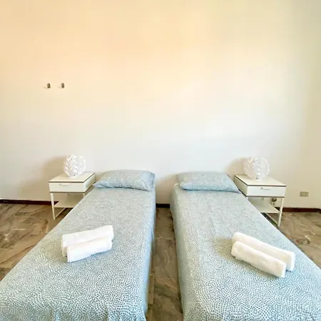 10 Minutes From The Cathedral- Metro 100 Meters Away Appartamento