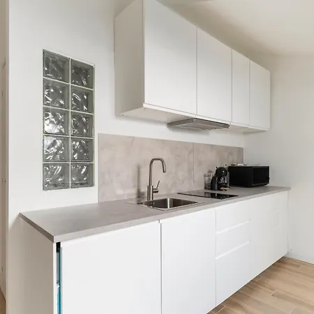 Guesthost - Cozy Near Porta Romana Appartamento *