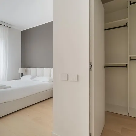 Guesthost - Spacious Terrace Flat San Siro Stadium Appartement *