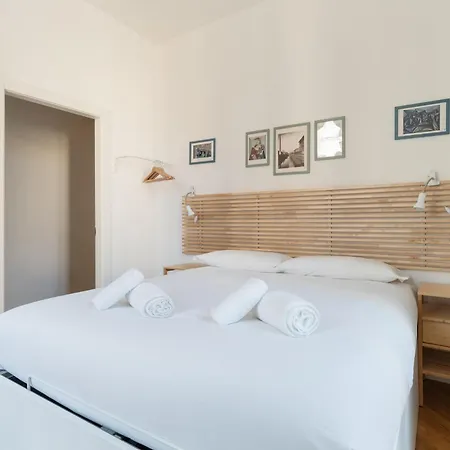 Guesthost - Spacious Flat X6 Porta Venezia Mm1 شقة *