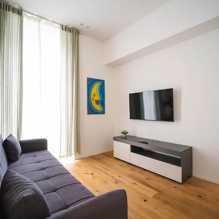 Emmeloft I Full Moon - Modern Bright Mood Milan * ميلان