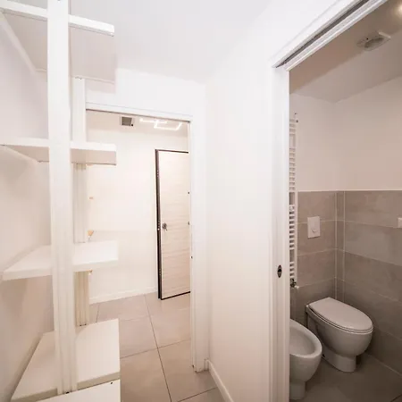 Ponti Cozy - Private Parking Available, Near Navigli, Romolo Metro And Duomo شقة
