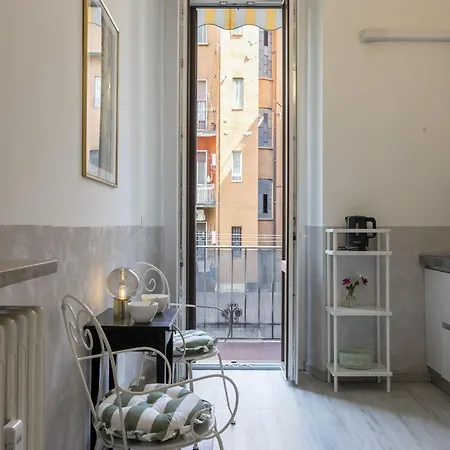 Апартаменты Caracciolo - Elegante Bilocale • Ascensore • Metro Vicina • Wi-fi