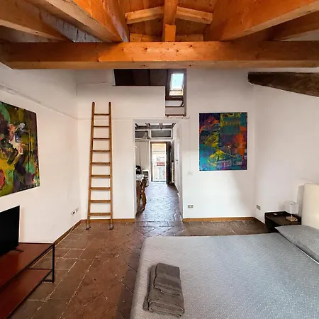 Navigli Art Apartment- M2 Porta Genova شقة ميلان