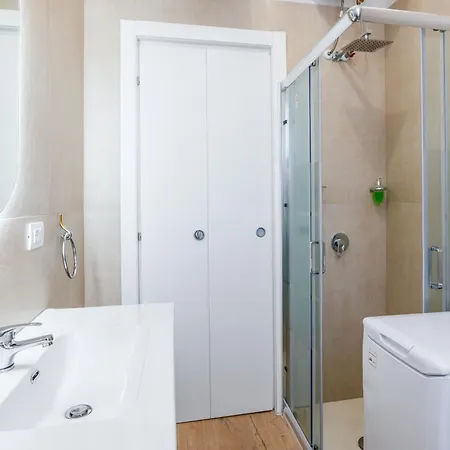 At 30 Viale Famagosta Apartman *