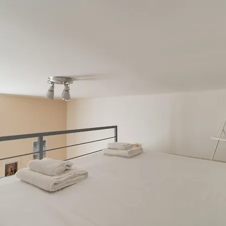 Guesthost - Modern X5 In Porta Romana Milan