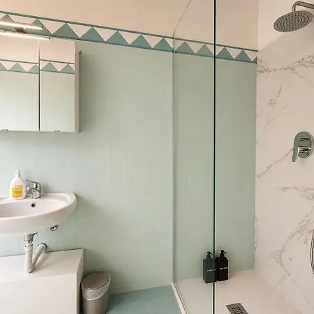 Private Garden & Free Parking - 2 Bedroom