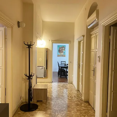 5 Rooms, 10 Guests, 220sqm, Terrace, 5mn Duomo Апартаменты Милан