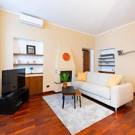 Isola - Porta Nuova- Elegant 1bdr With Balcony Διαμέρισμα