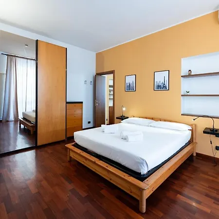 Isola - Porta Nuova- Elegant 1bdr With Balcony Mediolan