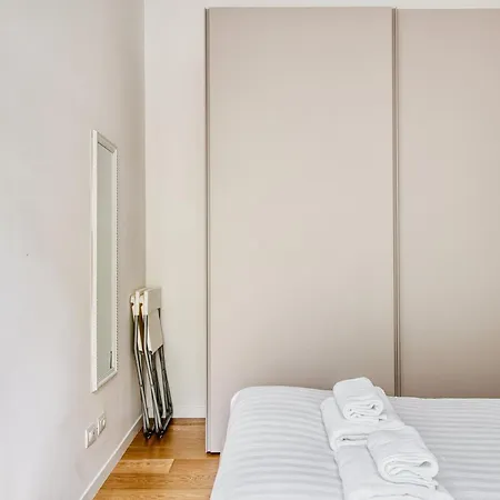 Apartamento 1-br Flat In Porta Romana - Duomo 6 Min M3 Milão
