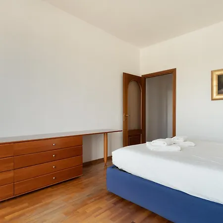 Guesthost - Comfy Balcony Flat Affori Mm3 Apartman Milánó
