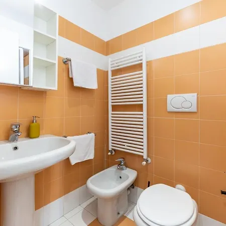 Duomo 15 Min Walk - Historic Center - 2 Bedrooms With Terrace * Milánó