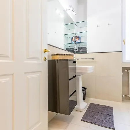 Luxury Flat Crocetta 2 Stops From Duomo, Ac