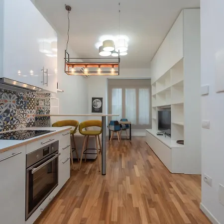 Xenia - 2rooms In Via Ampere 102 *