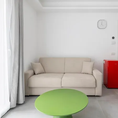 Urban Private Garden & 2 Min Station Apartamento *
