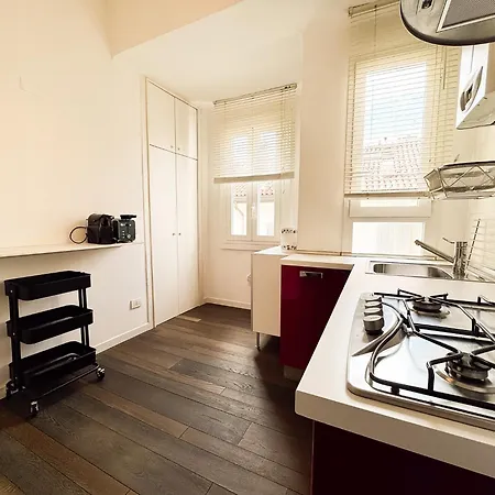 Brera Sun Terrace, Light-filled 4th R Floor Gem شقة