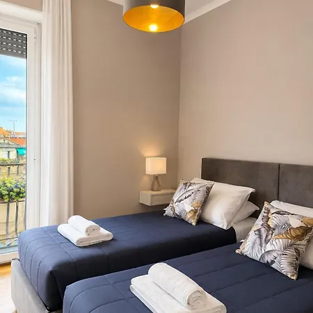 Apartamento Two Bedroom With Views In Porta Venezia Milão
